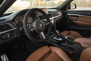 Automobilių interjero restauracija – vairų apsiuvimas, lubų remontas, odos aptraukimas | Autorepair.lt