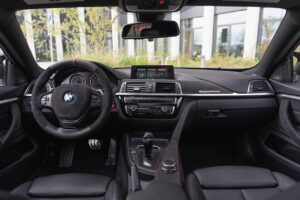 Automobilių interjero restauracija – vairų apsiuvimas, lubų remontas, odos aptraukimas | Autorepair.lt