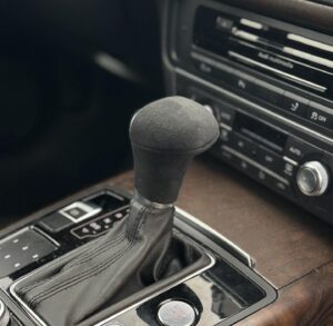 Automobilių interjero restauracija – vairų apsiuvimas, lubų remontas, odos aptraukimas | Autorepair.lt